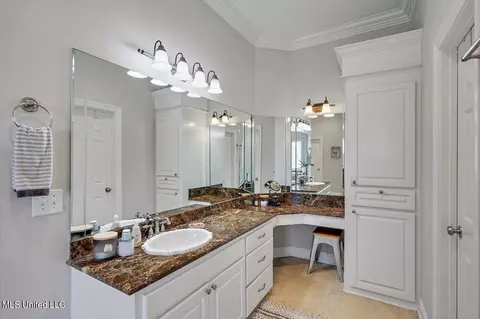 Bath - 803 Beaumont Dr, Madison, MS 39110 photo 2 of 10