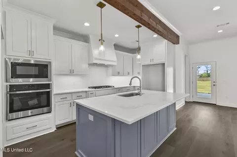Kitchen - 111 Hunters Way, Canton, MS 39046 photo 3 of 5
