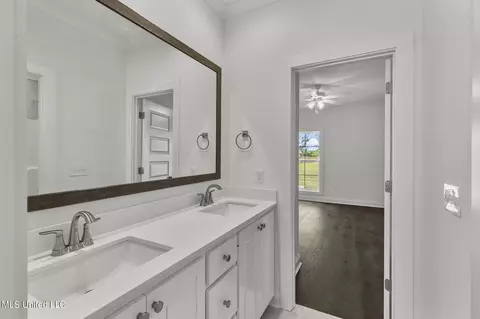 Bath - 111 Hunters Way, Canton, MS 39046 photo 6 of 8