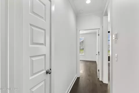 Entry Way - 111 Hunters Way, Canton, MS 39046 photo 6 of 6