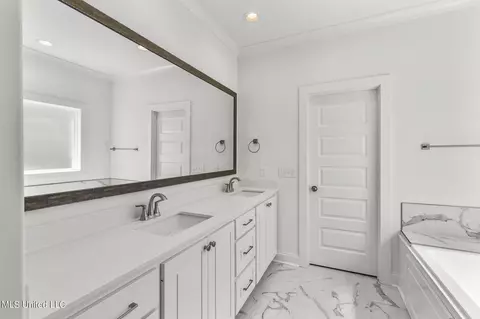 Bath - 111 Hunters Way, Canton, MS 39046 photo 5 of 8
