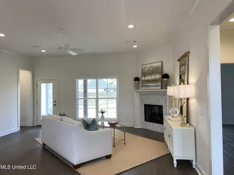 Living - 111 Hunters Way, Canton, MS 39046 photo 2 of 8