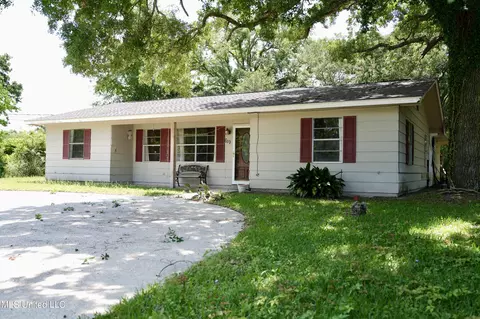 619 W Old Pass Rd, Long Beach, MS 39560