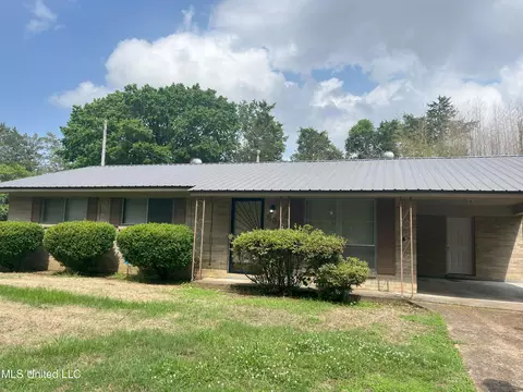 581 Colonial Dr, Holly Springs, MS 38635