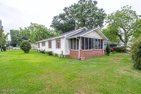 821 Bradford St, Biloxi, MS 39530