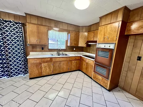 Kitchen - 5612 Gregory St, Moss Point, MS 39563 photo 1 of 3