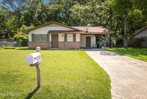 218 Barbara Cir, Ocean Springs, MS 39564