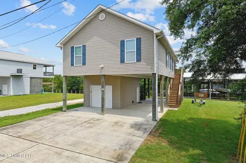 4058 Pennsylvania St, Bay Saint Louis, MS 39520