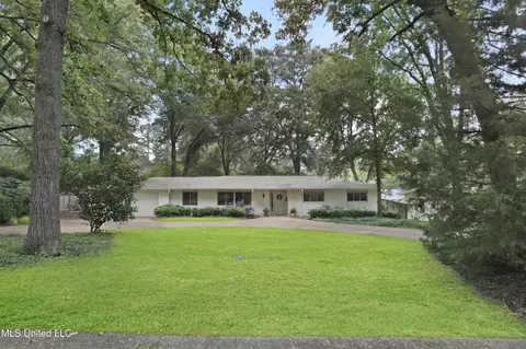 242 Ashcot Cir, Jackson, MS 39211