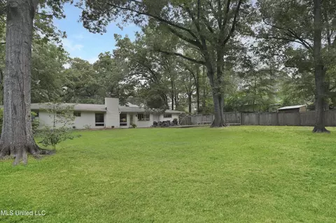 242 Ashcot Cir, Jackson, MS 39211 photo 11