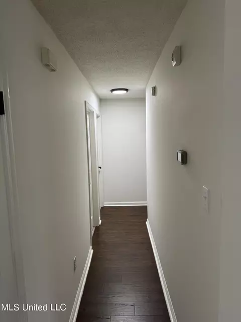 Entry Way - 1759 Northwood West Dr, Hernando, MS 38632 photo 2 of 2