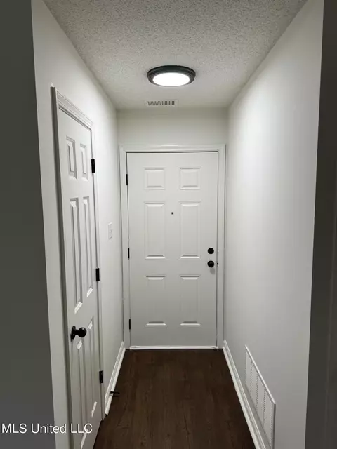 Entry Way - 1759 Northwood West Dr, Hernando, MS 38632 photo 1 of 2