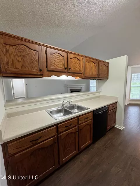 Kitchen - 1759 Northwood West Dr, Hernando, MS 38632 photo 1 of 2