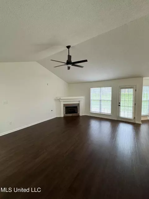 Living - 1759 Northwood West Dr, Hernando, MS 38632 photo 1 of 1