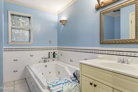 Bath - 152 Dickerson Rd, Lucedale, MS 39452 photo 1 of 2