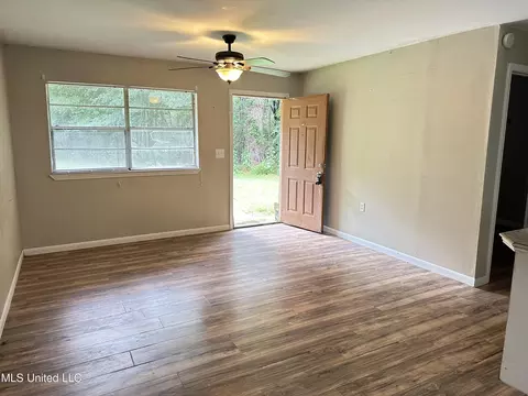 Living - 910 NE 13th St, Magee, MS 39111 photo 2 of 2