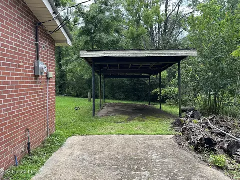 Exterior - 910 NE 13th St, Magee, MS 39111 photo 3 of 4