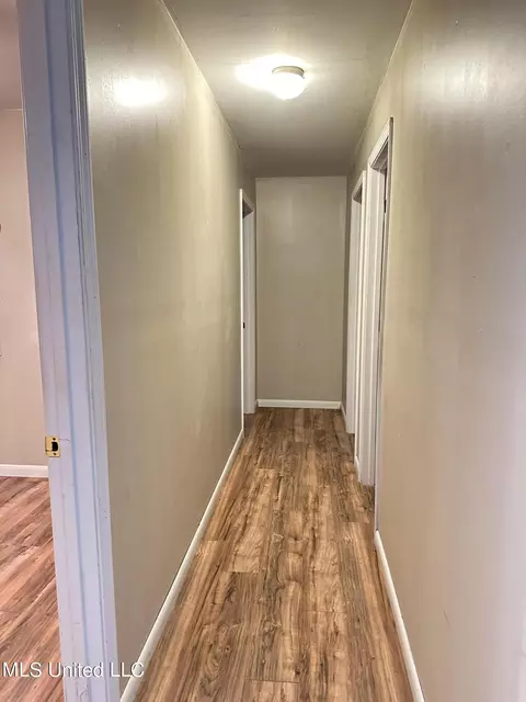 Entry Way - 910 NE 13th St, Magee, MS 39111 photo 1 of 1