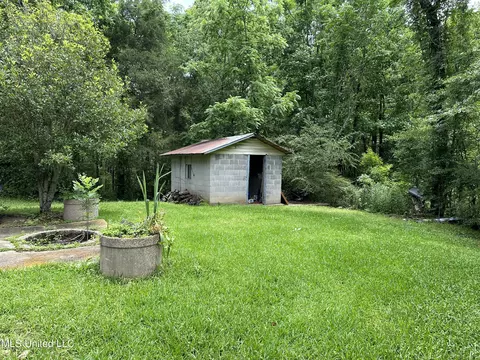 Exterior - 910 NE 13th St, Magee, MS 39111 photo 1 of 4