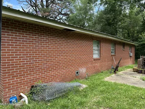 Exterior - 910 NE 13th St, Magee, MS 39111 photo 2 of 4