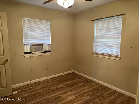 Bedroom - 910 NE 13th St, Magee, MS 39111 photo 2 of 4