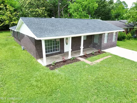 15504 Brandon Dr, Biloxi, MS 39532