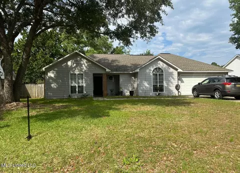 7005 Oakhurst Dr, Ocean Springs, MS 39564