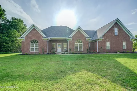 210 Moore Loop, Byhalia, MS 38611 photo 3