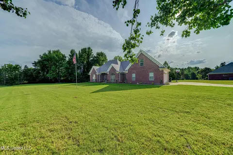 210 Moore Loop, Byhalia, MS 38611 photo 4
