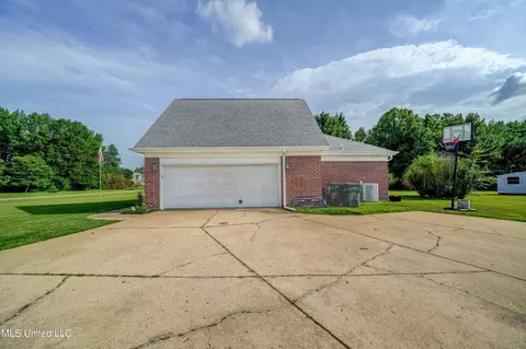 210 Moore Loop, Byhalia, MS 38611 photo 7