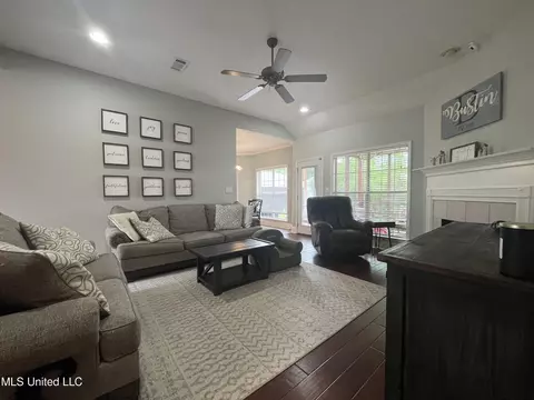 302 Afton Dr, Brandon, MS 39042 photo 3