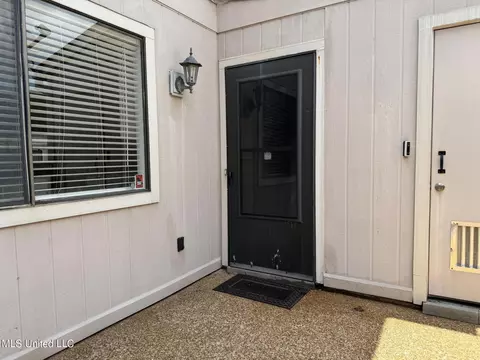 Exterior - 215 Lakebend Cir, Brandon, MS 39042 photo 2 of 2