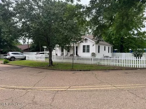 324 NW 3rd Ave, Magee, MS 39111