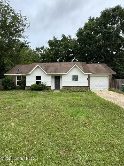 9200 Warbler Ave, Ocean Springs, MS 39564