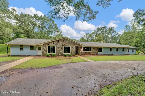 1085 W Commerce St, Hernando, MS 38632