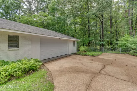 Exterior - 75 Terrapin Dr, Brandon, MS 39042 photo 6 of 10