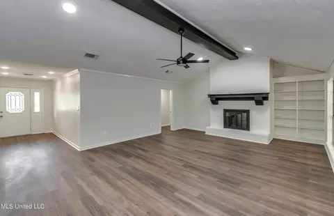 Living - 75 Terrapin Dr, Brandon, MS 39042 photo 1 of 8