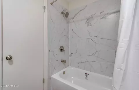 Bath - 75 Terrapin Dr, Brandon, MS 39042 photo 7 of 7