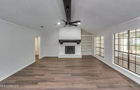 Living - 75 Terrapin Dr, Brandon, MS 39042 photo 2 of 8