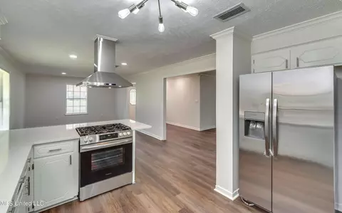 Kitchen - 75 Terrapin Dr, Brandon, MS 39042 photo 6 of 9