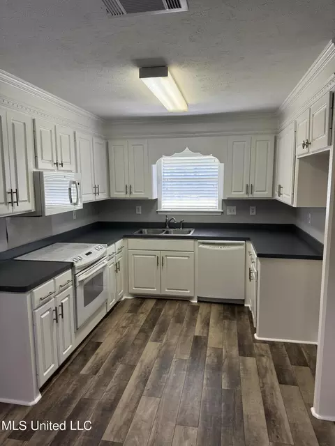 21 Lamplighter Rd, Pearl, MS 39208