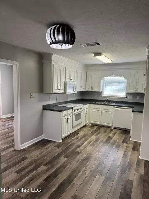 21 Lamplighter Rd, Pearl, MS 39208 photo 2