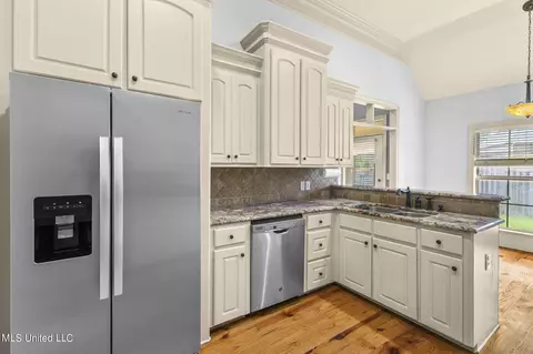 Kitchen - 109 Diamondback Ln, Brandon, MS 39047 photo 6 of 7