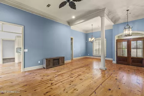 Living - 109 Diamondback Ln, Brandon, MS 39047 photo 5 of 5