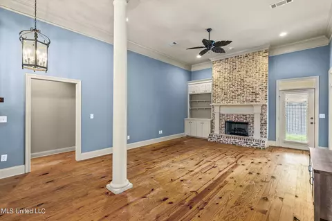 Living - 109 Diamondback Ln, Brandon, MS 39047 photo 1 of 5