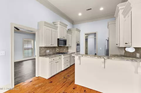Kitchen - 109 Diamondback Ln, Brandon, MS 39047 photo 2 of 7