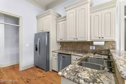 Kitchen - 109 Diamondback Ln, Brandon, MS 39047 photo 4 of 7