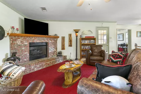 Living - 2381 Tank Rd, Terry, MS 39170 photo 3 of 5