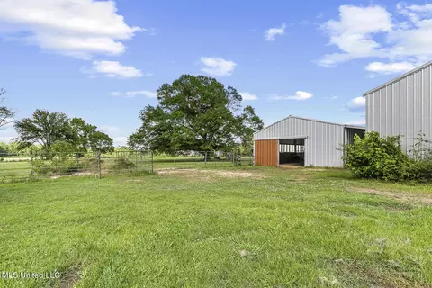 Exterior - 2381 Tank Rd, Terry, MS 39170 photo 6 of 13