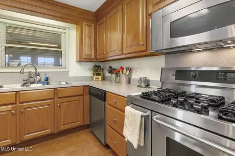 Kitchen - 2381 Tank Rd, Terry, MS 39170 photo 4 of 5